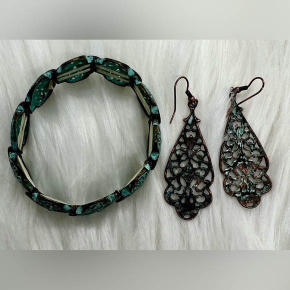 Patina finished earring and stretch bracelet set - Picture 3 of 3